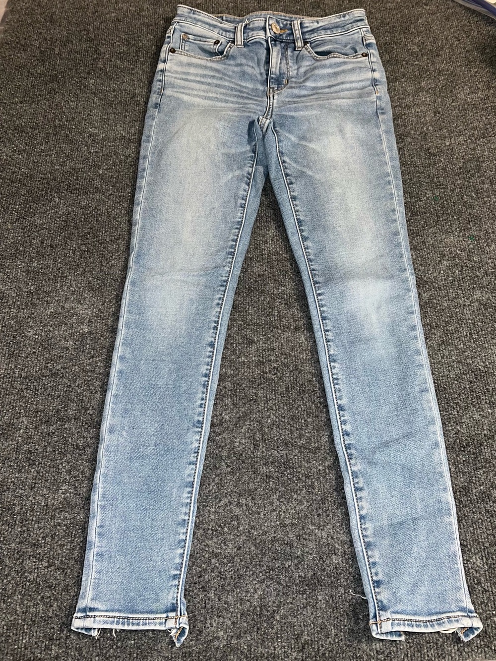 American Eagle Outfitters Light Wash Skinny Jeans